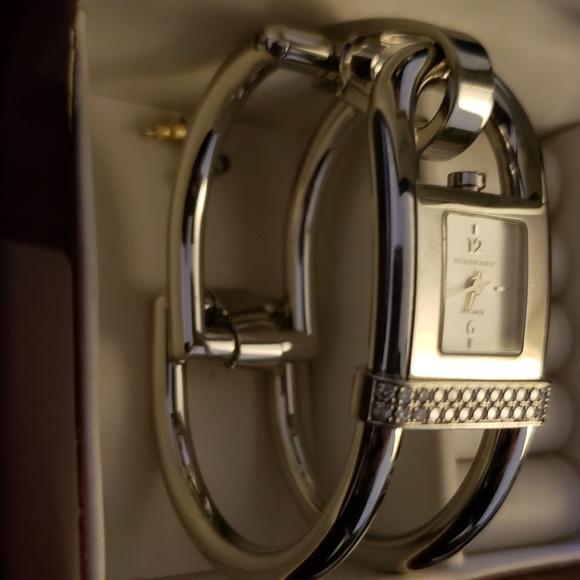 Burberry 26 diamond ladies watch - Picture 1 of 4